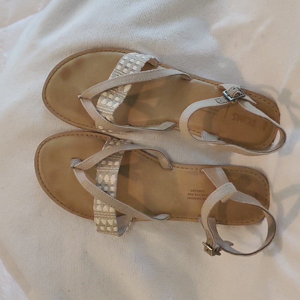 TOMS SANDALS SIZE 10 WIDE